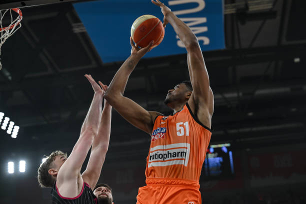 B费上演帽子戏法帮助曼联晋级八强！欧联杯打进10粒点球历史最多