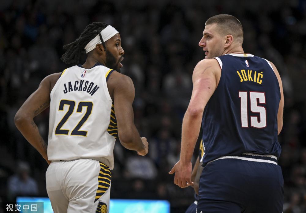 六台主持人：《法国足球》希望与老佛爷对话，澄清金球奖事件.